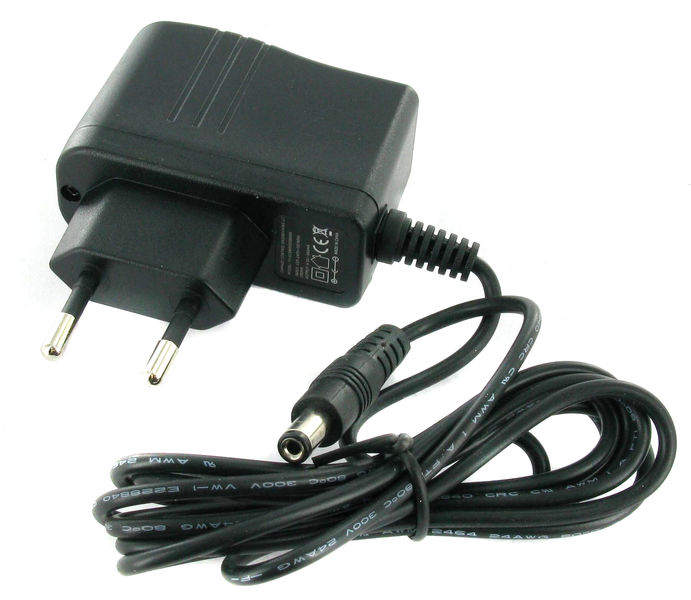 AC/DC ADAPTOR INPUT 220 V/OUT 9VDC