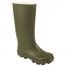 Insulating boots